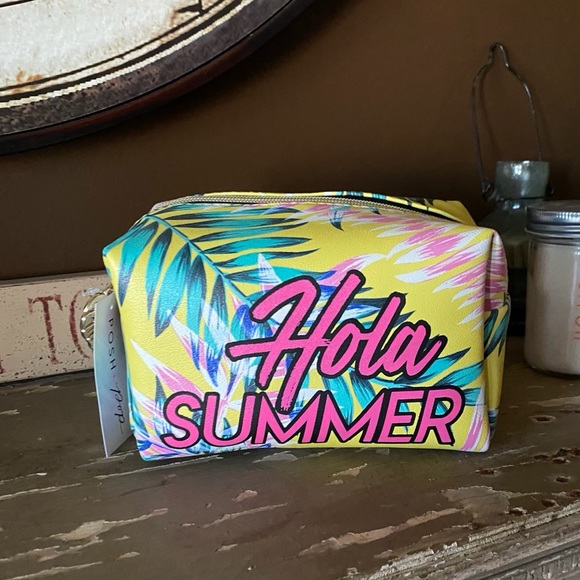 Other - 5/$15 💜 “Hola Summer” Cosmetic Bag